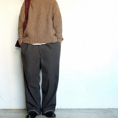 DELICIOUS(デリシャス)　　　  V-Neck　Wool Knit Slub Yarn　　　BROWN