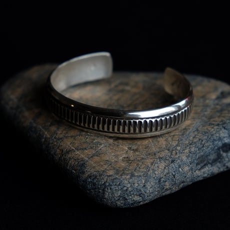 Cippy Crazy Horse 　　　 Chisel Work　Bangle