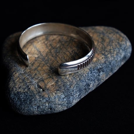 Cippy Crazy Horse 　　　 Chisel Work　Bangle