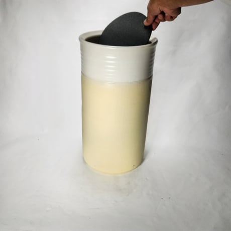 白窯変格子彫傘立（信楽焼き・陶器・傘立・梅雨・玄関・収納・B035-04）