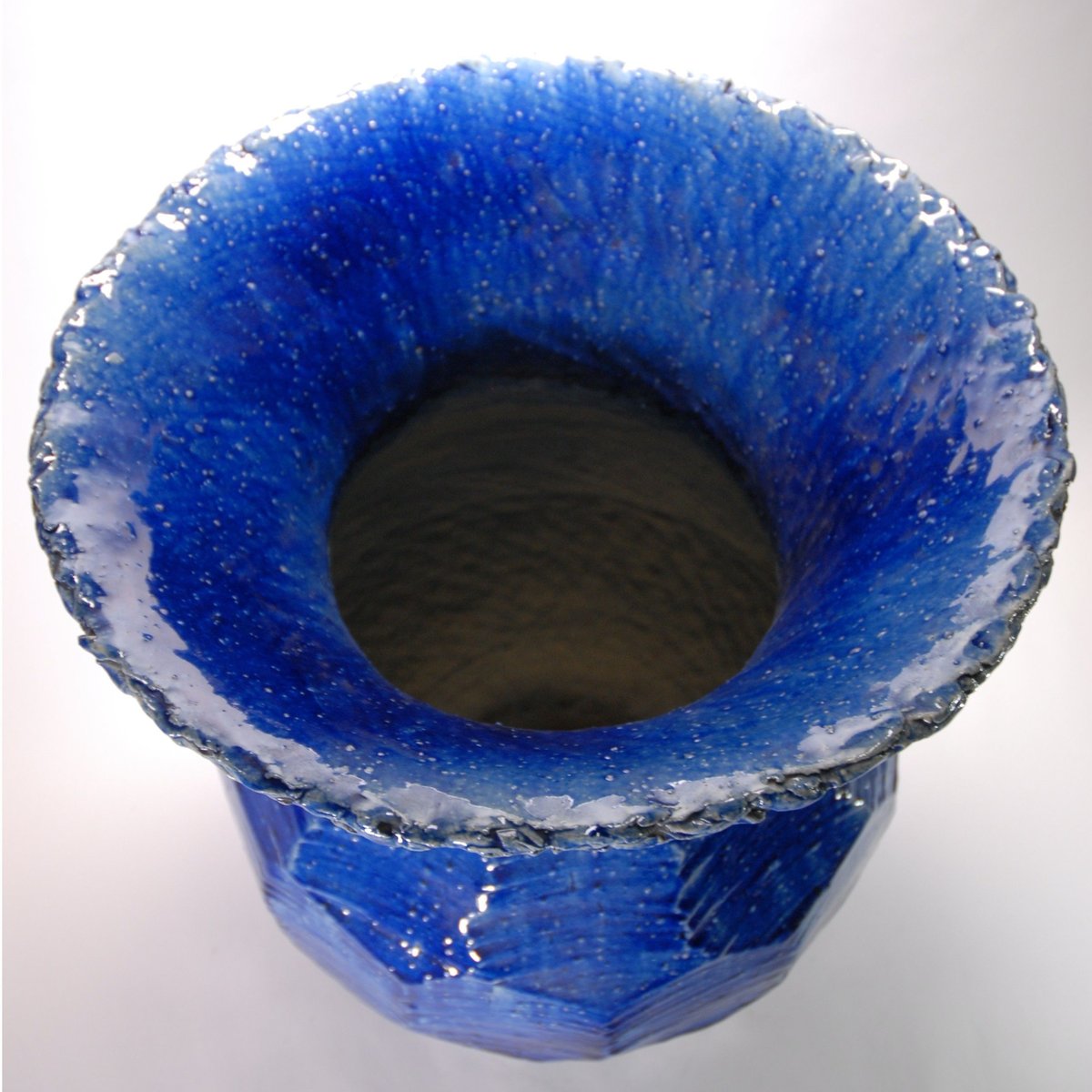 ブルー手ひねり花器 （信楽焼・花瓶・花入れ・花器・壺・壷・水盤