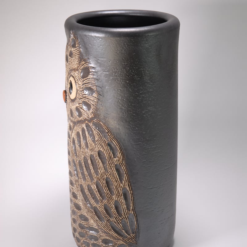 信楽焼傘立て  黒釉ふくろう彫 高さ27cm kt-0035-image1.jpg