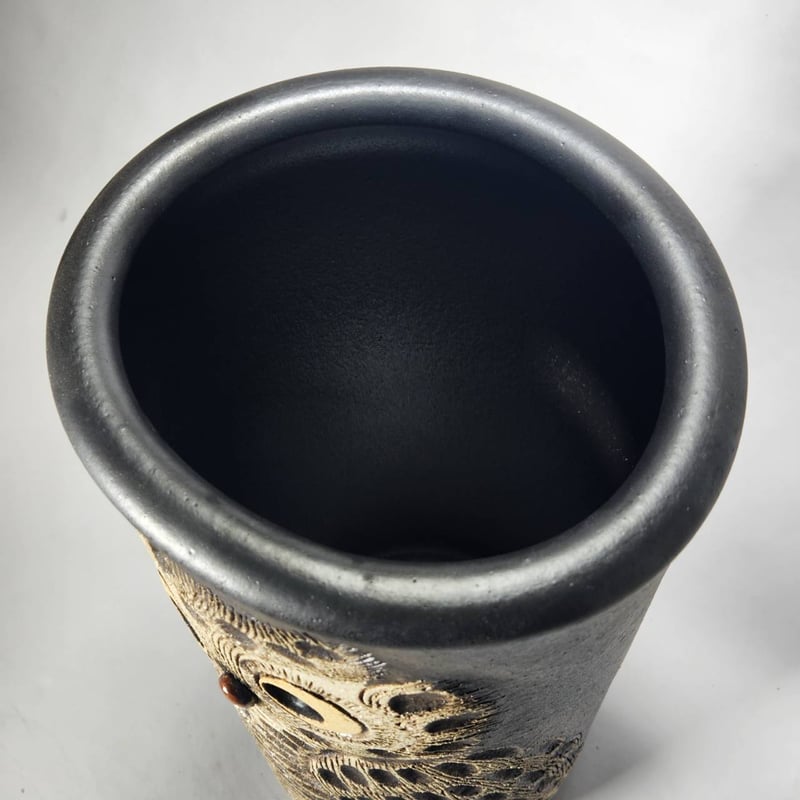 信楽焼傘立て  黒釉ふくろう彫 高さ27cm 黒マットふくろう透し彫傘立 （信楽焼き・陶器・傘立て・梅雨