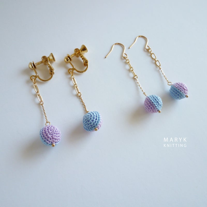 受注制作】swing ball ショート イヤリング／ピアス（水色×うす