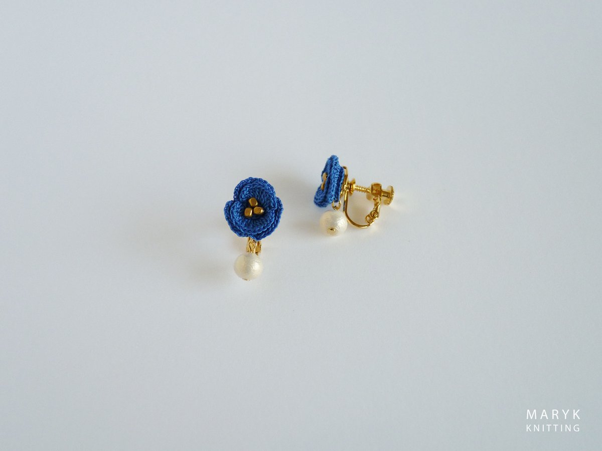 受注制作】青色のバラとコットンパール(ショート)イヤリング 受注制作】青色のバラとコットンパール(ショート)イヤリング