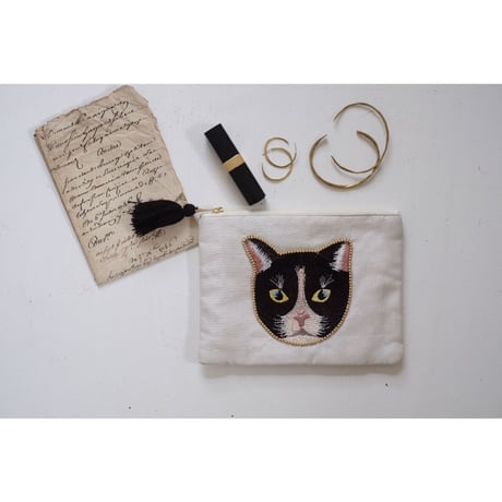 Back in now!キャット刺繍ポーチblack