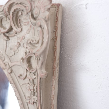 レリーフが美しい鏡