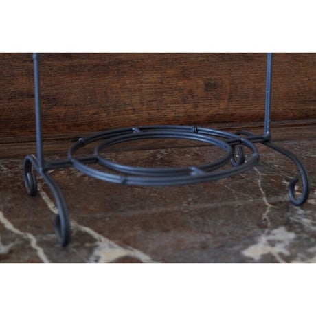 ワイヤーのカップ&ソーサーホルダー