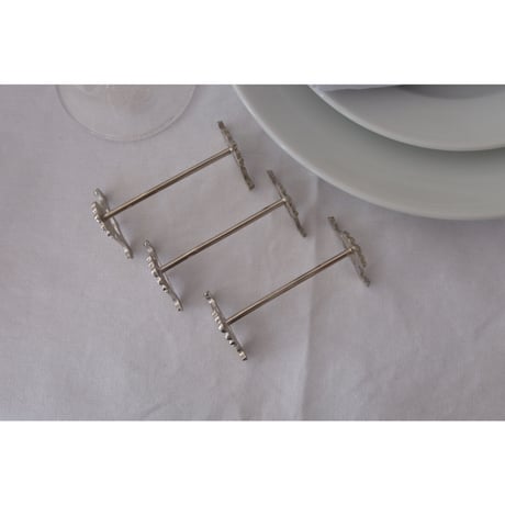 Back in stock！シルバーカラーのカトラリーレスト