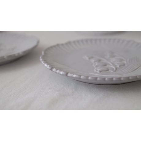 Back in stock！すずらんモチーフのケーキプレート