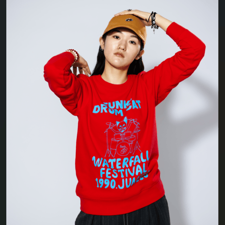 「猫ドラム」レコードワッペン猫ツアースウェット  レッド M/L/XL WATERFALLオリジナル商品