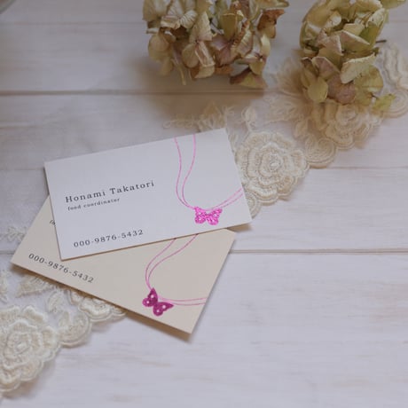 幸せ名刺箔_蝶のネックレス Butterfly-Chain ハーフエアコットン 高級箔押名刺【50枚/1set】制作・印刷代込　美しく生まれ変わりたいと願う女性には、まさにうってつけのモチーフ
