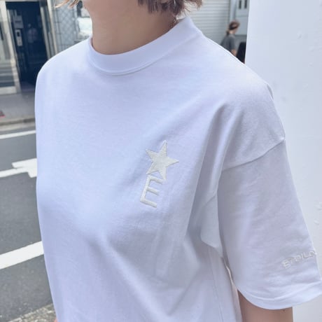 2501120A  ユニセックス半袖Tシャツ