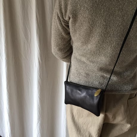 定番の色。レザーポーチ(wallet set)