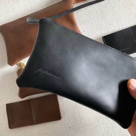 定番の色。レザーポーチ(wallet set)