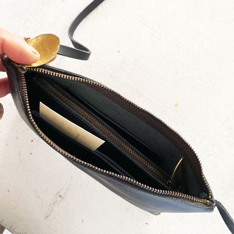 定番の色。レザーポーチ(wallet set)