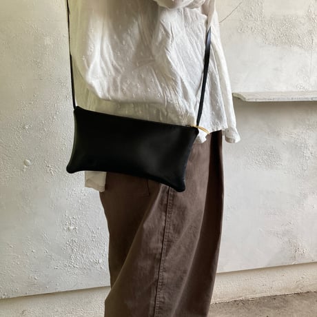 定番の色。レザーポーチ(wallet set)