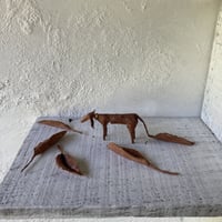 葉を運ぶ。