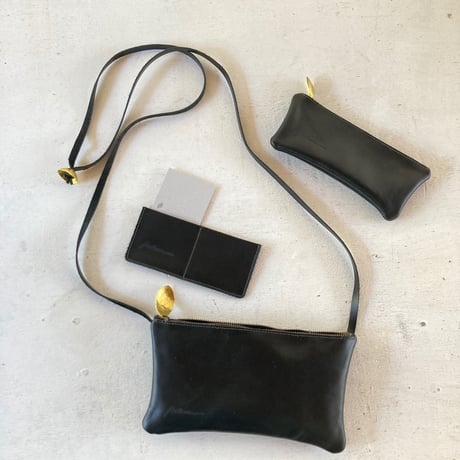 定番の色。レザーポーチ(wallet set)