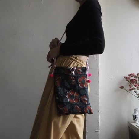 handmade pompom pochette