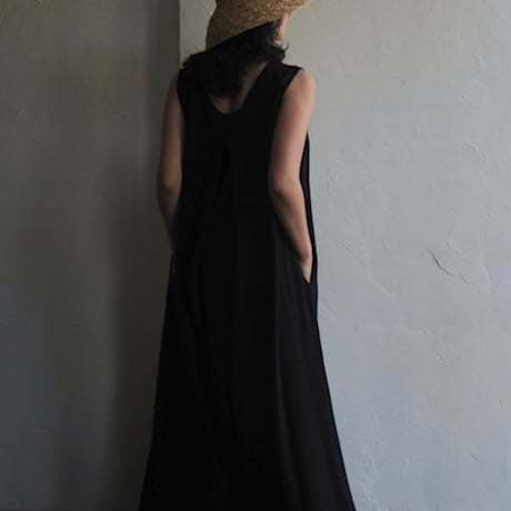 simple tuck maxi dress