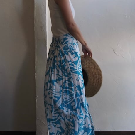 front w slit skirt