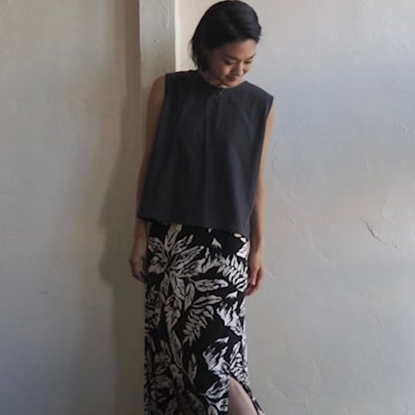 front w slit skirt
