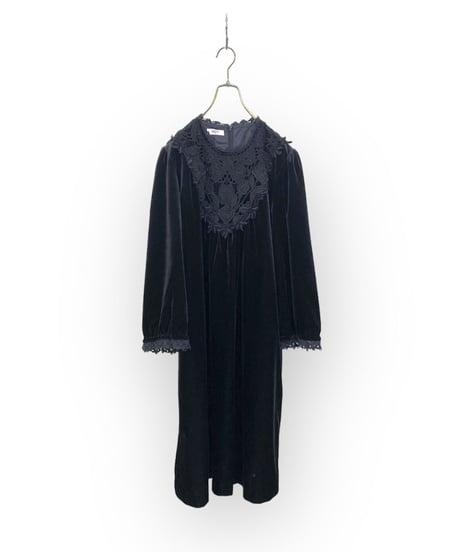 wide sleeve design black velour dress-3712-10