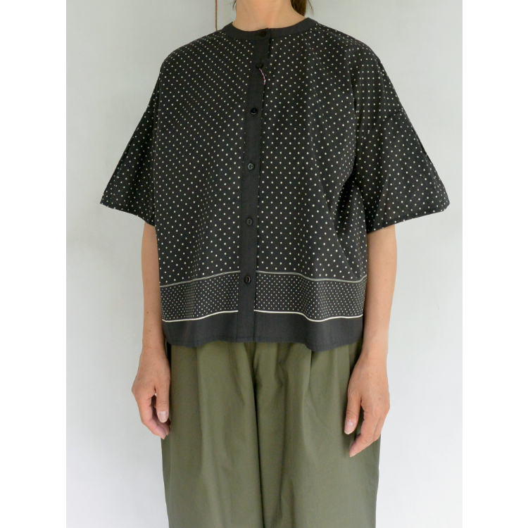 みみにこ　　ポンデシャロン ドット柄パネルプリントブラウス fit=scale-down,w=1200