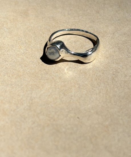 minamo ring with pearl