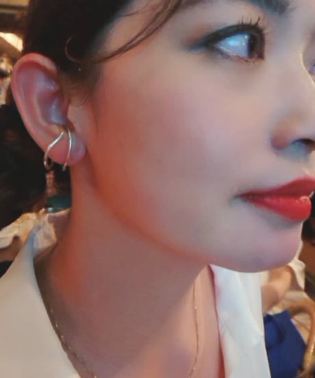 Happiness of the loop earcuff