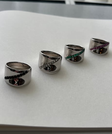CANVAS ring with gems