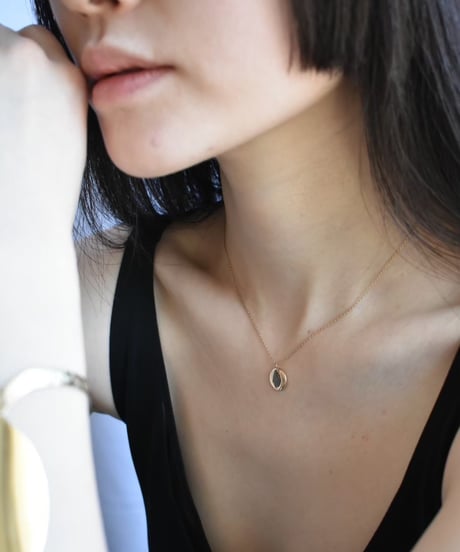 crescent moon necklace K10