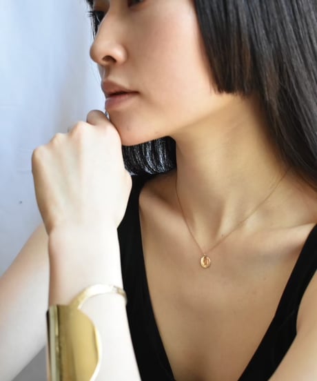 crescent moon necklace K10