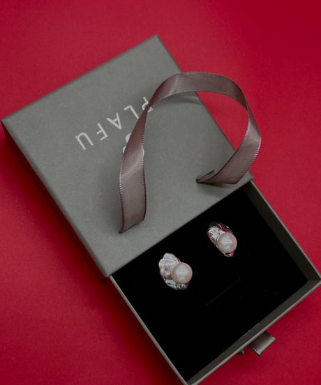 minamo with pearl earrings