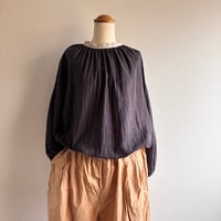 ふんわりダブルガーゼのギャザーブラウス