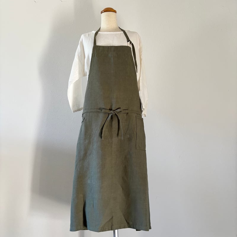 エプロン商会　リネンエプロン ネイビーの紐が全体を引き締め上品なカラーが格好良いお洒落なリネン