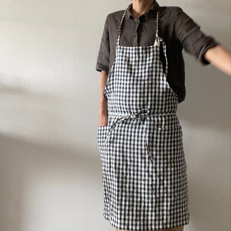 リネンのギンガムチェックエプロン | K.K.P