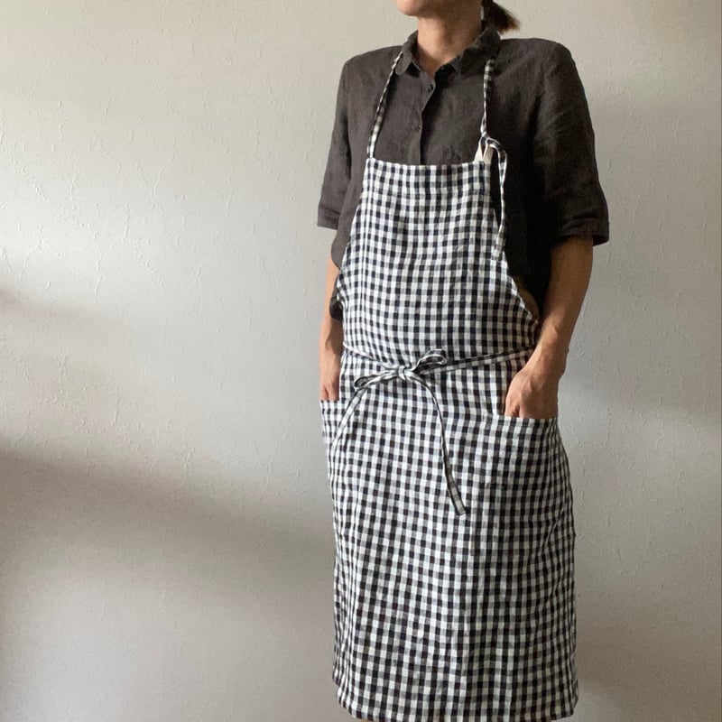 リネンのギンガムチェックエプロン | K.K.P