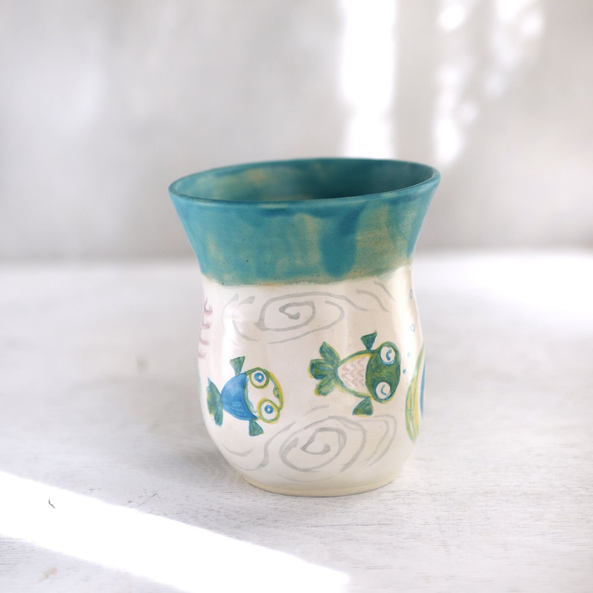 水草と青い金魚絵の花器 | 春信工房 harunobukohboh