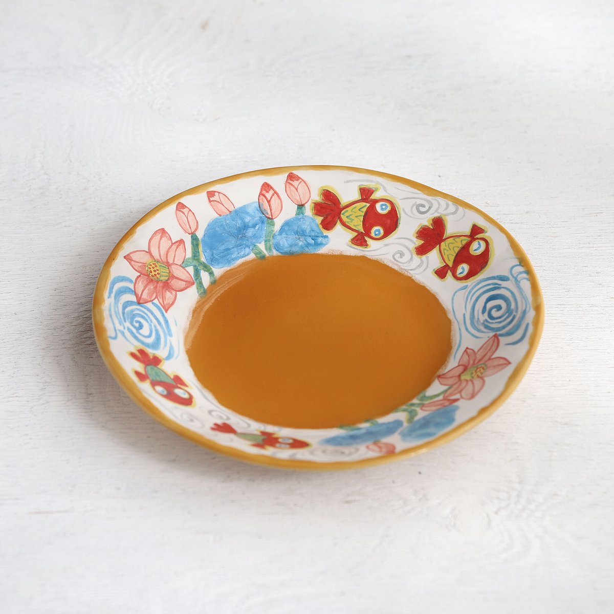 抽象模様 陶器皿 オレンジ 青 金継ぎの皿 水連と赤い金魚の色絵皿（オレンジ釉） | 春信工房 harunobukohboh