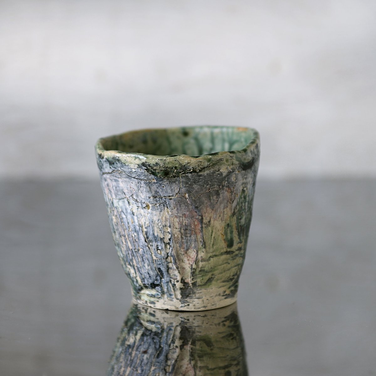 手捻りぐい吞み・青伊羅保釉 | 春信工房 harunobukohboh