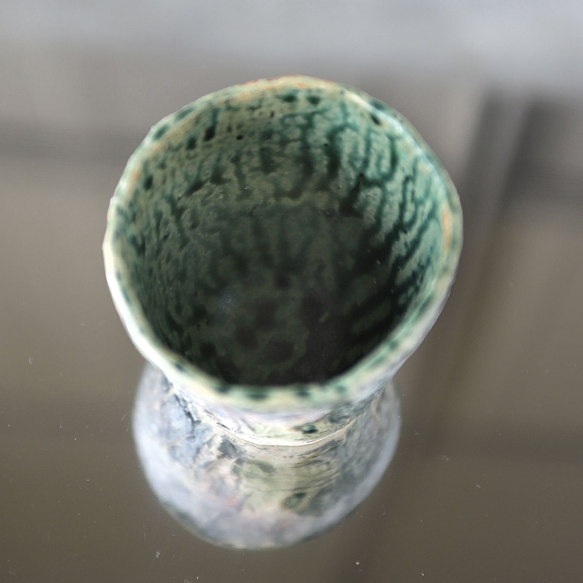 手捻りぐい吞み・青伊羅保釉 | 春信工房 harunobukohboh