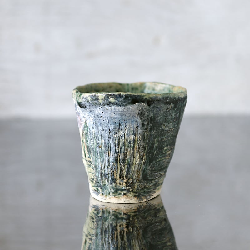 手捻りぐい吞み・青伊羅保釉 | 春信工房 harunobukohboh