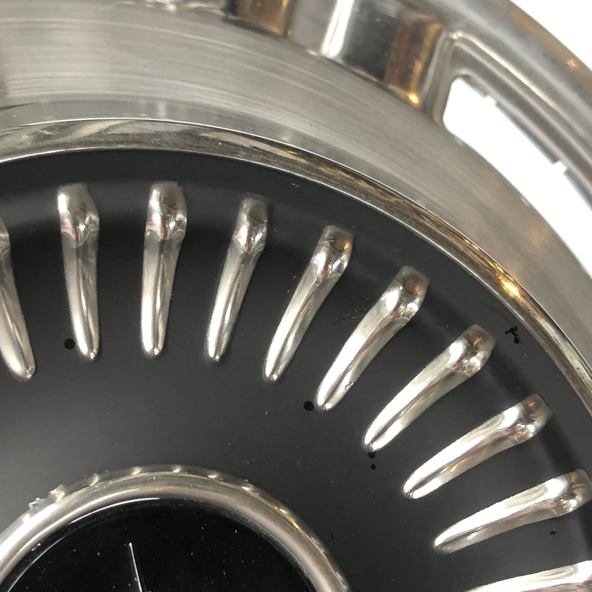デッドストック 230 セドリック 14インチ ホイールキャップ 1枚 | EMPTYS