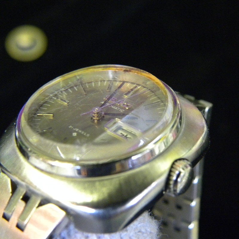半年程前にこちらで購入しました値下げM227【マークバイマークジェイコブス】スムセコ8p石入りレディース腕時計