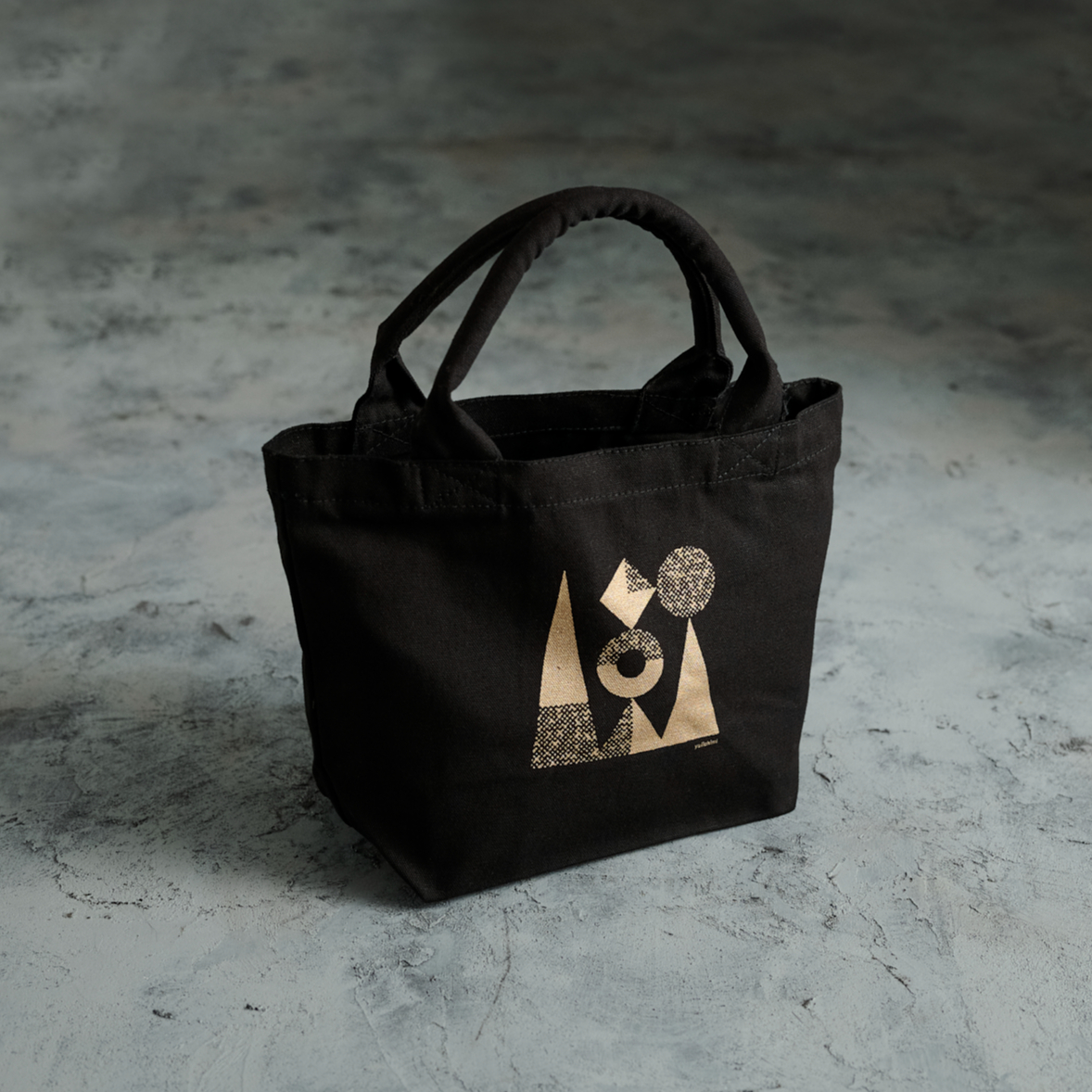刺繍ロゴブラックトートバッグ　ノベルティ gift bag［tote］black | 唯一味オンラインストア
