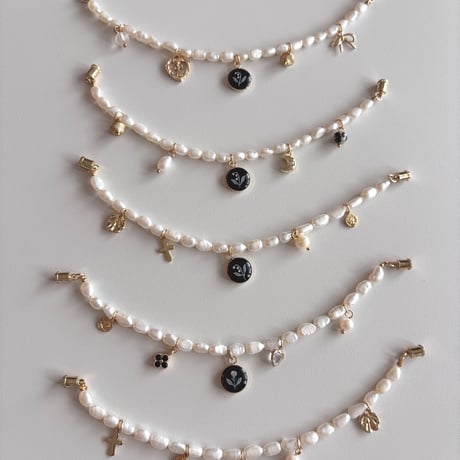 amulet - pearl bracelet [black]