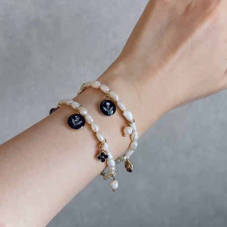 amulet - pearl bracelet [black]