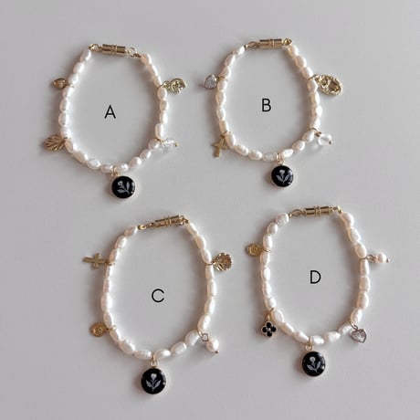 amulet - pearl bracelet [black]